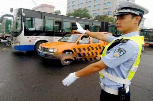 裕华县交警新闻头条,严查交通违法行为，守护平安出行