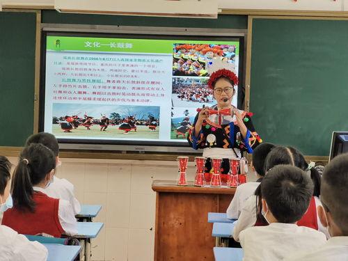 今日头条瑶族老师简介,揭秘今日头条瑶族老师的魅力人生