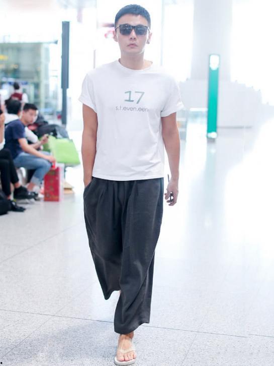 中国明星穿人字拖,人字拖演绎时尚态度