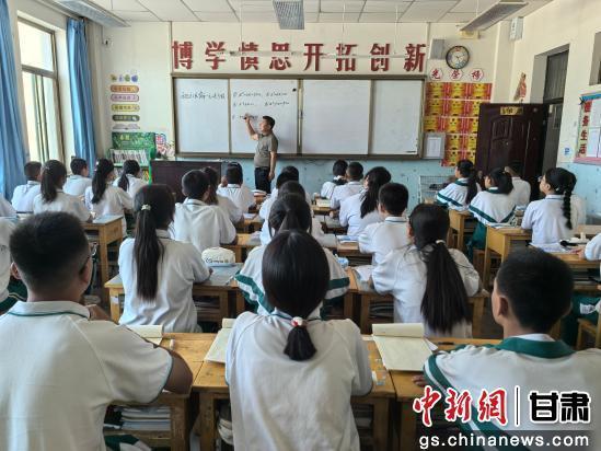 瓜州第四中老师简介图片,瓜州第四中学优秀教师风采掠影